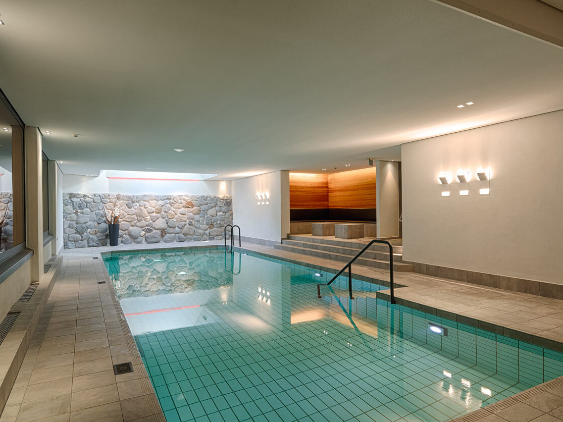 Pool in Hotel Bernerhof in Gstaad